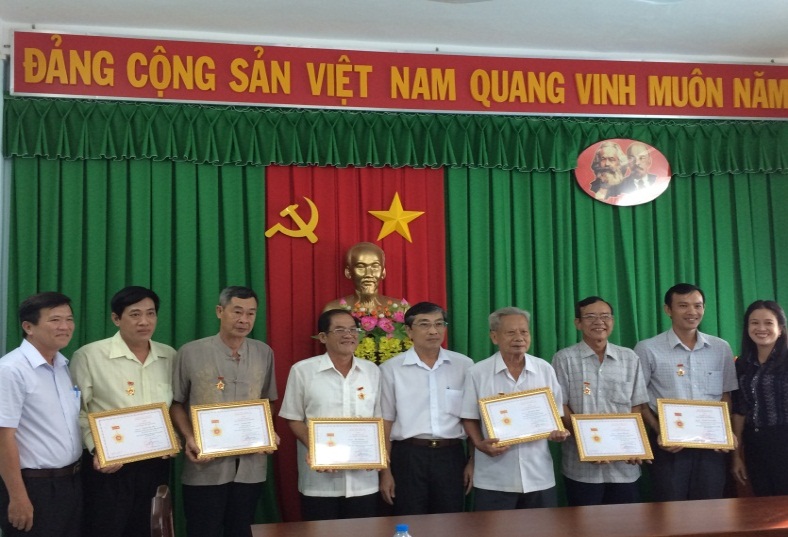 Lãnh đạo Ban Nội chính Tỉnh ủy trao tặng Kỷ niệm chương Vì sự nghiệp Nội chính Đảng cho 6 đồng chí