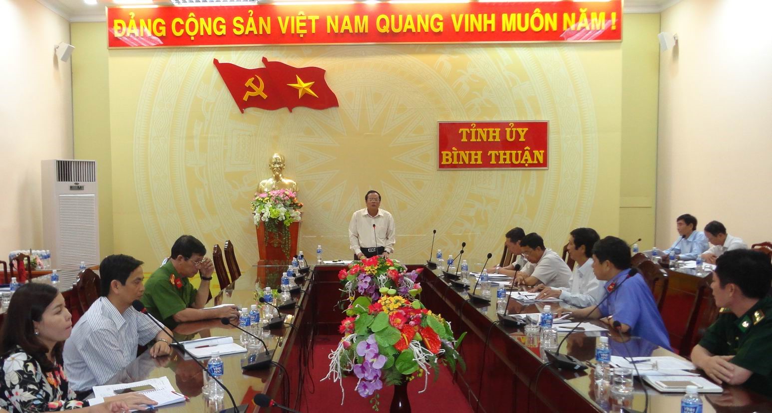 Quang cảnh một cuộc họp giao ban khối nội chính tỉnh Bình Thuận trong năm 2016