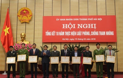 Các đơn vị được tặng Bằng khen trong công tác PCTN tại Hội nghị tổng kết 10 năm thực hiện Luật PCTN của TP Hà Nội
