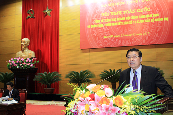 Đồng chí Phan Đình Trạc, Ủy viên Trung ương Đảng, Trưởng Ban Nội chính Trung ương  kết luận Hội nghị