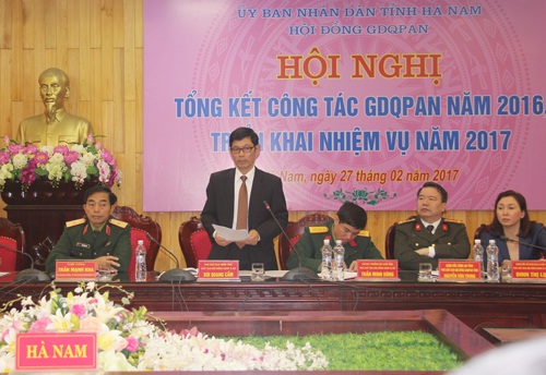 Đồng chí Bùi Quang Cẩm, Phó chủ tịch UBND tỉnh, Chủ tịch HĐGDQP, AN phát biểu chỉ đạo 
