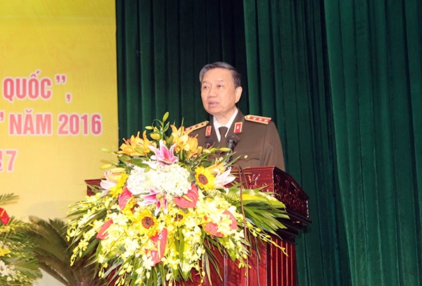 Thượng tướng Tô Lâm, Ủy viên Bộ Chính trị, Bộ trưởng Bộ Công an phát biểu chỉ đạo tại Hội nghị tổng kết phong trào thi đua “Vì an ninh Tổ quốc”, “Toàn dân bảo vệ an ninh Tổ quốc” năm 2016 và phát động phong trào thi đua năm 2017
