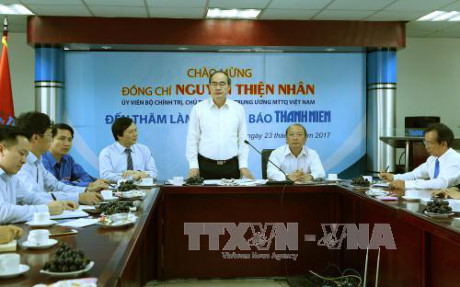 Đồng chí Nguyễn Thiện Nhân, Ủy viên Bộ Chính trị, Chủ tịch Ủy ban Trung ương Mặt trận Tổ quốc Việt Nam phát biểu tại buổi làm việc