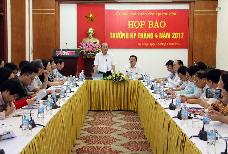 Một cuộc họp của Ủy ban nhân dân tỉnh Quảng Ninh