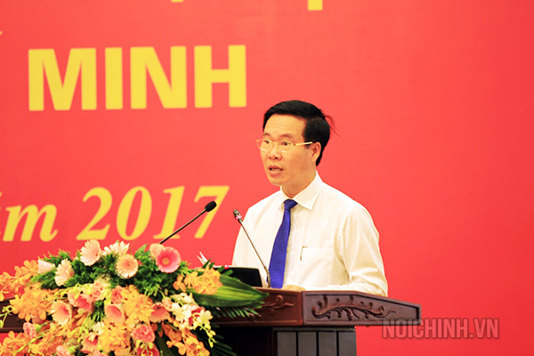 Đồng chí Võ Văn Thưởng, Ủy viên Bộ Chính trị, Bí thư Trung ương Đảng, Trưởng Ban Tuyên giáo Trung ương phát biểu tại Hội nghị