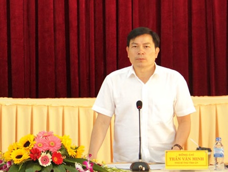 Đồng chí Trần Văn Minh, Phó Bí thư Tỉnh ủy phát biểu tại Hội nghị