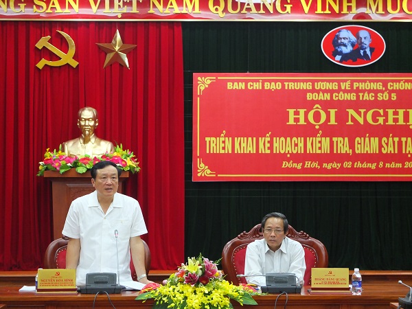 Đồng chí Nguyễn Hòa Bình, Bí thư Trung ương Đảng, Chánh án Tòa án nhân dân tối cao, Ủy viên Ban Chỉ đạo Trung ương về PCTN, Trưởng đoàn công tác phát biểu chỉ đạo