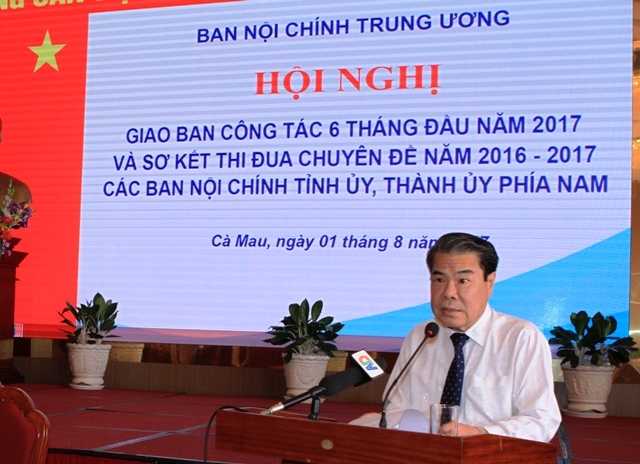 Đồng chí Dương Thanh Bình, Ủy viên Trung ương Đảng, Bí thư tỉnh ủy Cà Mau  phát biểu tại Hội nghị