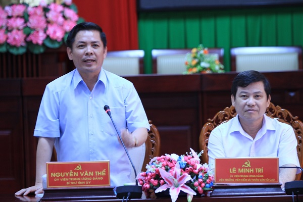 Đồng chí Nguyễn Văn Thể, Ủy viên Trung ương Đảng, Bí thư Tỉnh ủy phát biểu tại Hội nghị