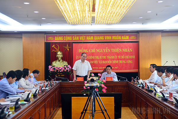 Đồng chí Nguyễn Thiện Nhân, Ủy viên Bộ Chính trị, Bí thư Thành ủy Thành phố Hồ Chí Minh phát biểu