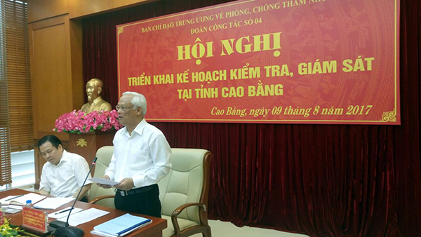 Đồng chí Uông Chu Lưu, Ủy viên Trung ương Đảng, Phó Chủ tịch Quốc hội, Phó trưởng Ban Chỉ đạo Trung ương về phòng, chống tham nhũng, Trưởng đoàn công tác số 4 phát biểu tại Hội nghị