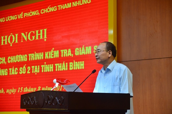 Đồng chí Phạm Văn Sinh, Bí thư Tỉnh ủy Thái Bình phát biểu tại Hội nghị