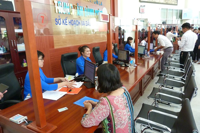 Bộ phận tiếp nhận và xử lý thủ tục hành chính tại Trung tâm hành chính công tỉnh Sơn La