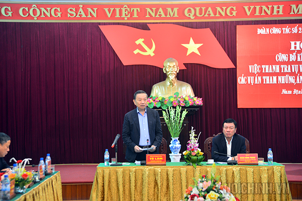 Đồng chí Tô Lâm, Ủy viên Bộ Chính trị, Bộ trưởng Bộ Công an, Phó trưởng Ban Chỉ đạo Trung ương về phòng, chống tham nhũng, Trưởng Đoàn công tác số 2 của Ban Chỉ đạo Trung ương về PCTN phát biểu tại Hội nghị