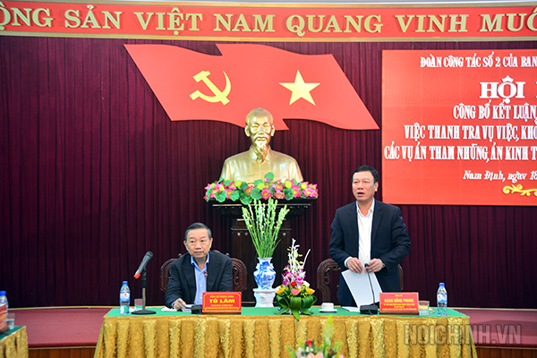Đồng chí Đoàn Hồng Phong, Ủy viên Trung ương Đảng, Bí thư Tỉnh ủy Nam Định, Trưởng Đoàn đại biểu Quốc hội tỉnh Nam Định phát biểu tại Hội nghị
