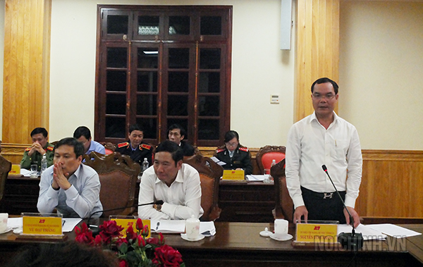 Đồng chí Nguyễn Đình Khang, Ủy viên Trung ương Đảng, Bí thư Tỉnh ủy phát biểu tại Hội nghị