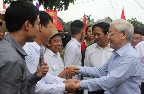 Tổng Bí thư Nguyễn Phú Trọng với nhân dân thôn Thượng Điện, xã Vinh Quang (Vĩnh Bảo, Hải Phòng)
