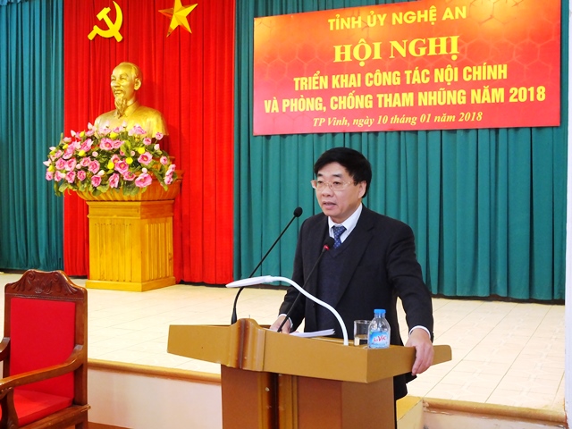 Đồng chí Nguyễn Văn Thông, Phó Bí thư Tỉnh ủy Nghệ An phát biểu tại Hội nghị
