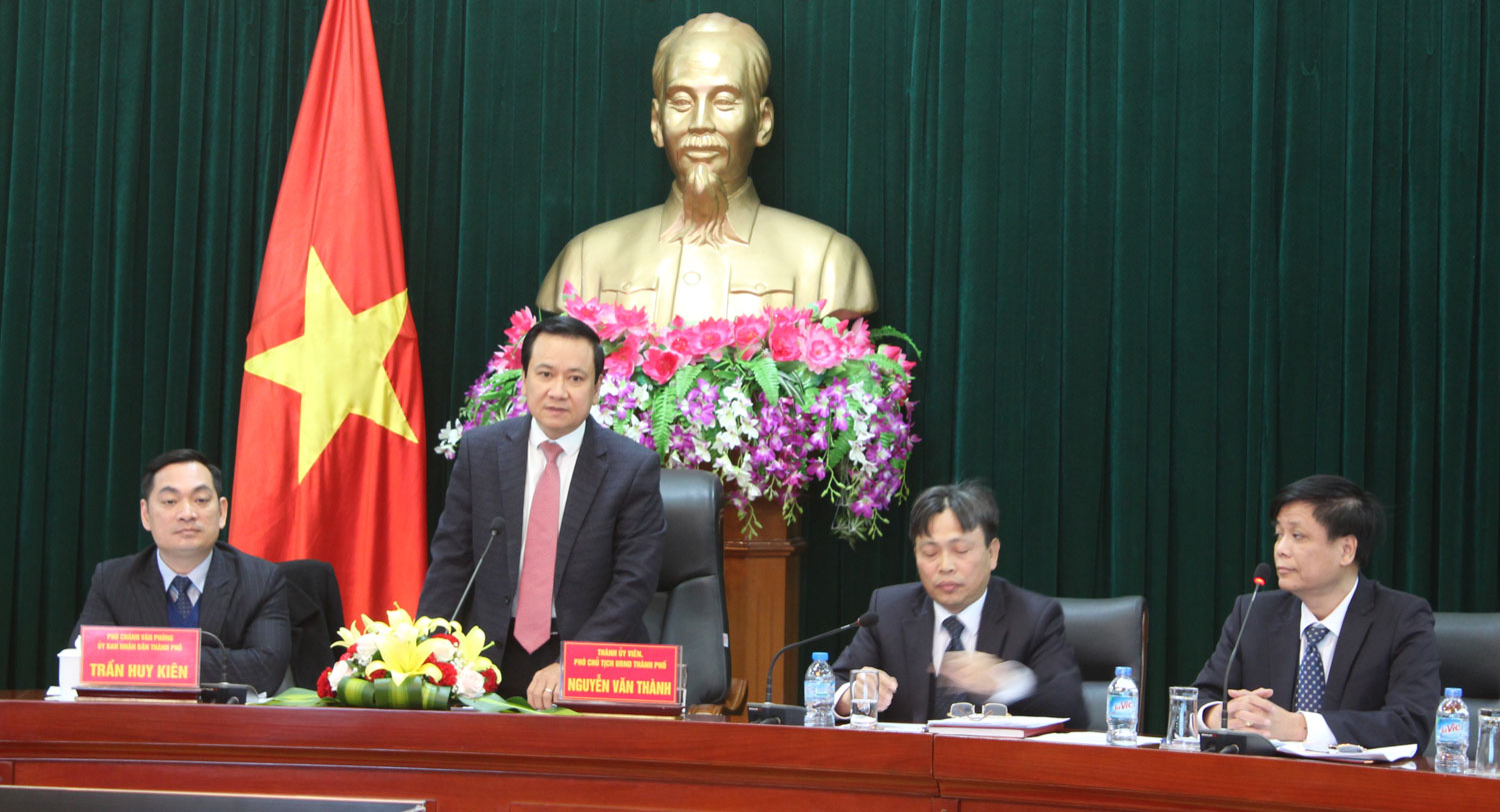 Phó Chủ tịch UBND thành phố Nguyễn Văn Thành phát biểu chỉ đạo tại Hội nghị