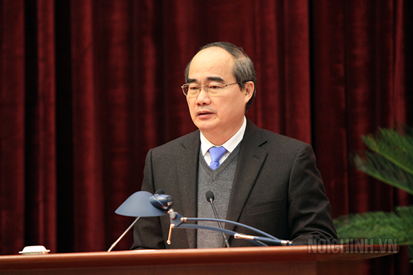 Đồng chí Nguyễn Thiện Nhân, Ủy viên Bộ Chính trị, Bí thư Thành ủy Thành phố Hồ Chí Minh phát biểu tham luận