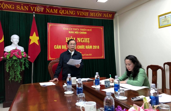 Đồng chí Hồ Văn Hải, Ủy viên Ban Thường vụ, Trưởng Ban Nội chính Tỉnh ủy phát biểu tại Hội nghị