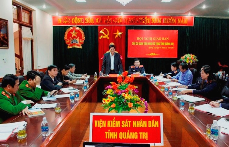 Đồng chí Phan Văn Phụng, Ủy viên Ban Thường vụ, Trưởng Ban Nội chính Tỉnh ủy Quảng Trị phát biểu tại Hội nghị giao ban các cơ quan tiến hành tố tụng tỉnh Quảng Trị  (tháng 12-2017)
