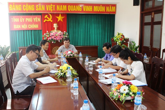 Quang cảnh một phiên họp của Đoàn giám sát của Ban Nội chính Tỉnh ủy