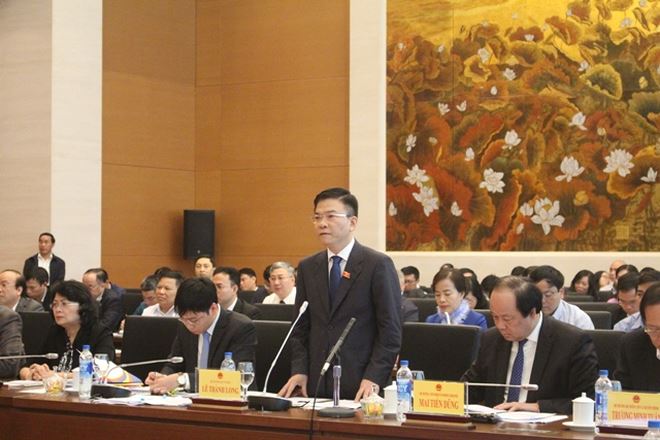 Bộ trưởng Bộ Tư pháp Lê Thành Long trả lời chất vấn tại phiên họp của Ủy ban Thường vụ Quốc hội sáng 19/3