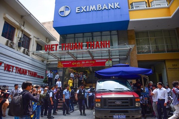 Cơ quan điều tra khám xét trụ sở Eximbank chi nhánh Thành phố Hồ Chí Minh
