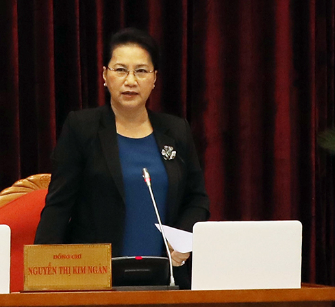 Ủy viên Bộ Chính trị, Chủ tịch Quốc hội Nguyễn Thị Kim Ngân, thay mặt Bộ Chính trị, điều hành Phiên thảo luận