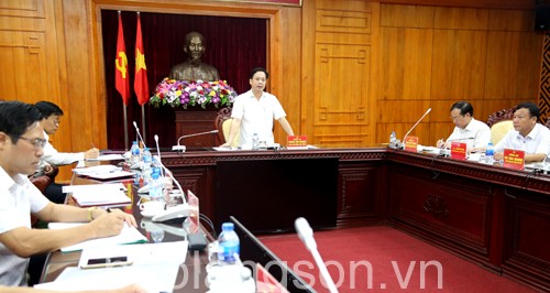 Đồng chí Hoàng Văn Nghiệm, Phó Bí thư Thường trực Tỉnh ủy, Chủ tịch HĐND tỉnh phát biểu tại Hội nghị