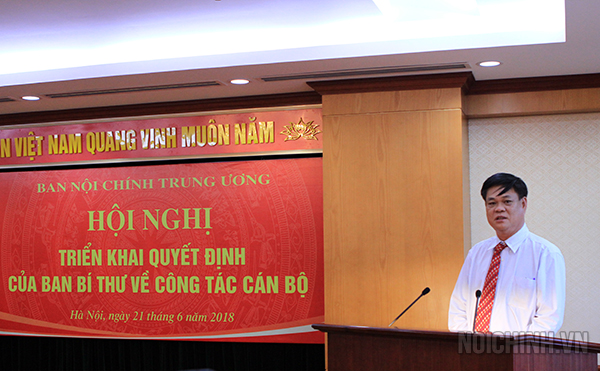 Đồng chí Huỳnh Tấn Việt, Ủy viên Trung ương Đảng, Bí thư Tỉnh ủy Phú Yên phát biểu tại Hội nghị