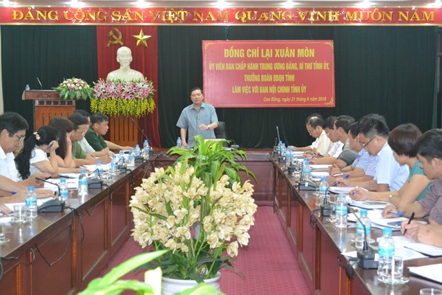 Đồng chí lại Xuân Môn, Bí thư Tỉnh ủy Cao Bằng phát biểu kết luận buổi làm việc