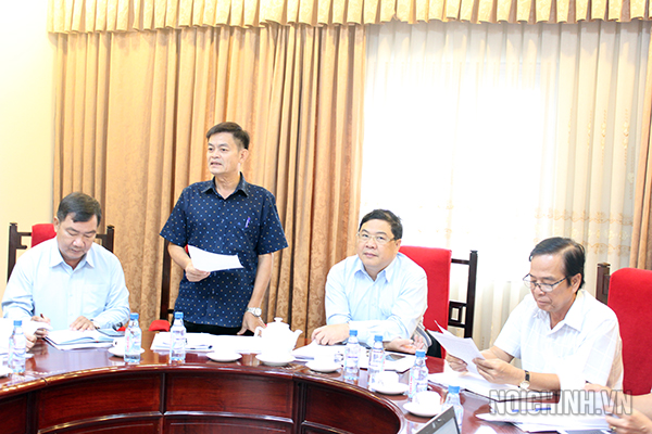 Đồng chí Phan Bá, Vụ trưởng Vụ Công tác phía Nam, Ban Nội chính Trung ương trình bày Báo cáo