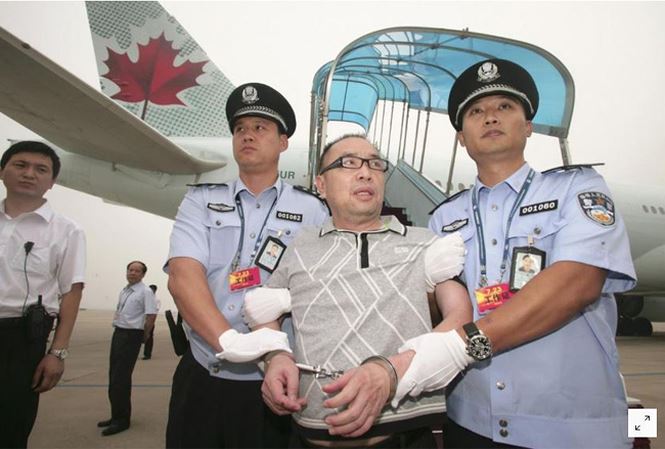 Lai Changxing, một nghi can bỏ trốn ra nước ngoài bị dẫn độ về Trung Quốc
