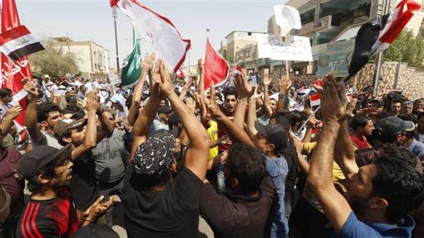 Người biểu tình hô khẩu hiệu phản đối tham nhũng tại thành phố Basra 