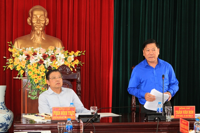 Đồng chí Trần Văn Rón, Ủy viên Trung ương Đảng, Bí thư tỉnh ủy Vĩnh Long phát biểu tại buổi làm việc