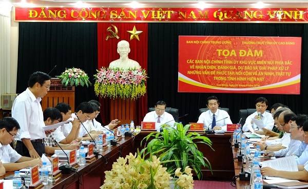 Đồng chí Triệu Là Pham, Phó trưởng Ban Nội chính Tỉnh ủy Hà Giang tham luận tại buổi Toạ đàm “Nhận diện, đánh giá, dự báo và giải pháp xử lý những vấn đề phức tạp, nổi cộm về an ninh, trật tự ở địa phương trong tình hình hiện nay”