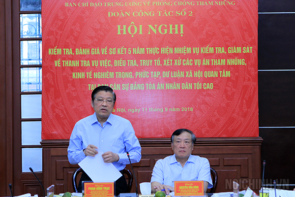 Đồng chí Phan Đình Trạc, Bí thư Trung ương Đảng, Trưởng Ban Nội chính Trung ương, trưởng Đoàn công tác phát biểu tại Hội nghị