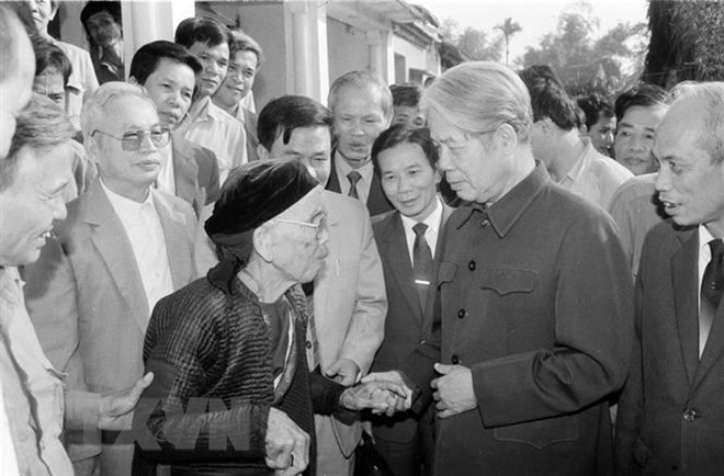 Tổng Bí thư Đỗ Mười nói chuyện thân mật với nhân dân xã Lê Lợi, huyện Thường Tín (Hà Tây cũ), ngày 1/11/1992