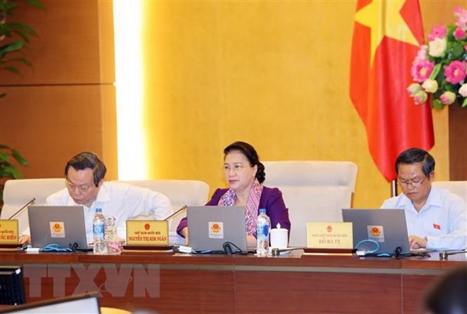 Chủ tịch Quốc hội Nguyễn Thị Kim Ngân chủ trì một phiên họp của Ủy ban Thường vụ Quốc hội  