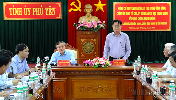 Đồng chí Huỳnh Tấn Việt, Ủy viên Trung ương Đảng, Bí thư Tỉnh ủy, Chủ tịch Hội đồng nhân dân tỉnh phát biểu