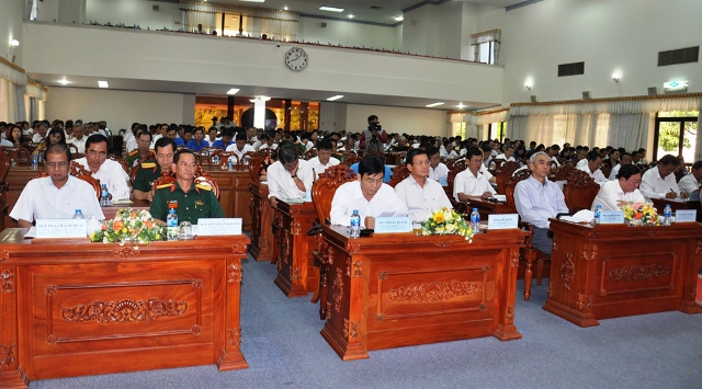 Các đại biểu dự Hội nghị sơ kết giữa nhiệm kỳ thực hiện Nghị quyết Đại hội Đảng bộ thành phố  Cần Thơ 