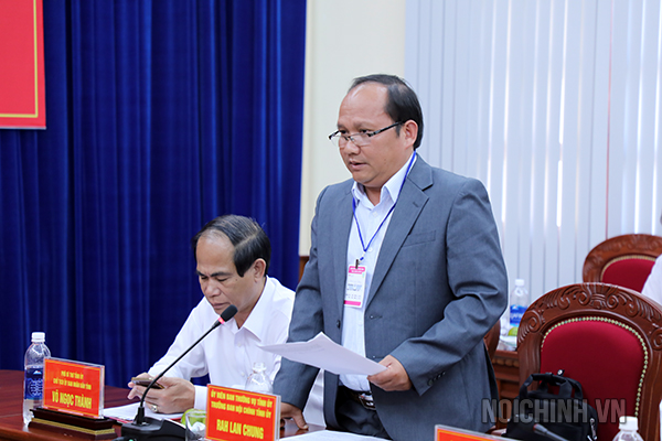 Đồng chí Rah Lan Chung, Ủy viên Ban Thường vụ, Trưởng Ban Nội chính Tỉnh ủy Gia Lai trình bày Báo cáo tại buổi làm việc