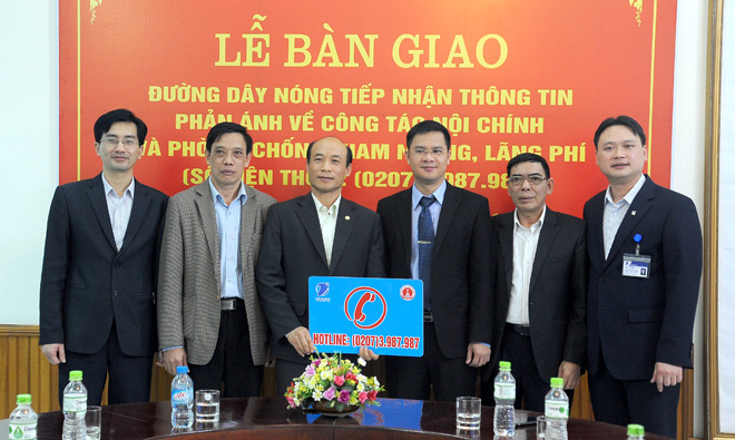 Ban Nội chính Tỉnh ủy Tuyên Quang và Trung tâm Kinh doanh VNPT - Tuyên Quang tổ chức Lễ bàn giao đường dây nóng tiếp nhận thông tin phản ánh về công tác nội chính, phòng, chống tham nhũng, lãng phí.