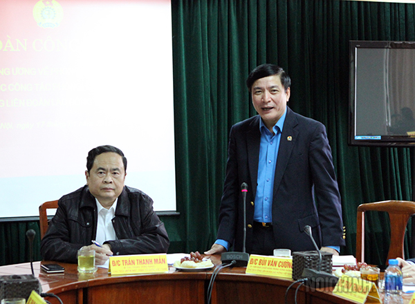 Đồng chí Bùi Văn Cường, Ủy viên Trung ương Đảng, Bí thư Đảng đoàn Tổng liên đoàn lao động Việt Nam phát biểu tại buổi làm việc.