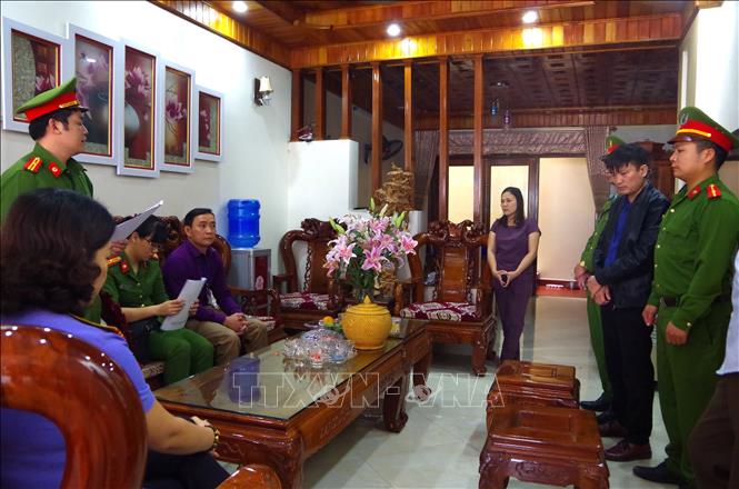 Cơ quan chức năng đọc lệnh khám xét nơi ở của Nguyễn Quang Huy