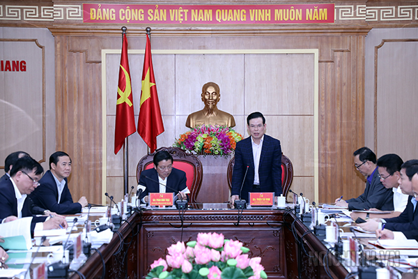     Đồng chí Triệu Tài Vinh, Ủy viên Trung ương Đảng, Bí thư Tỉnh ủy Hà Giang phát biểu tại buổi làm việc