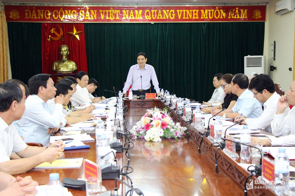 Một cuộc họp Ban Thường vụ Tỉnh ủy Nghệ An