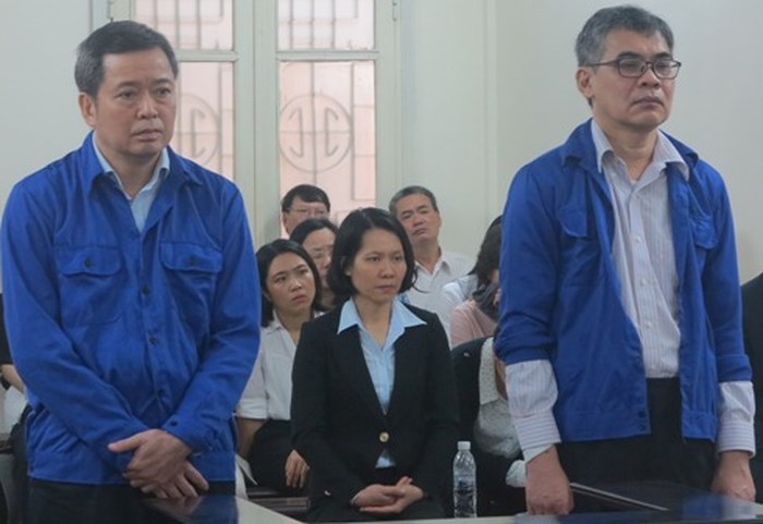 Bị cáo Từ Thành Nghĩa (phải) và Võ Quang Huy